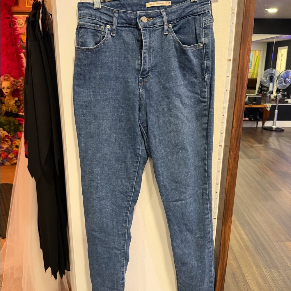 Levi's Skinny Jeans in Medium Blue Wash